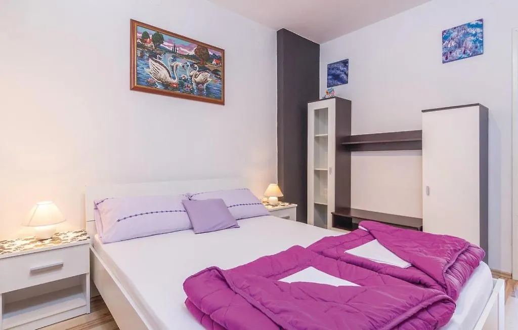 아파트 Apartament Klara-Centar 풀라